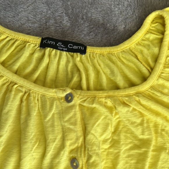 NWOT Kim & Cami flutter sleeve top - Picture 2 of 5